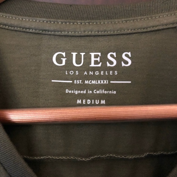 Guess T-shirt - Picture 2 of 3